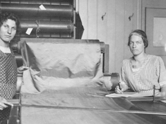 Mai 1924 Selma Grether rechts