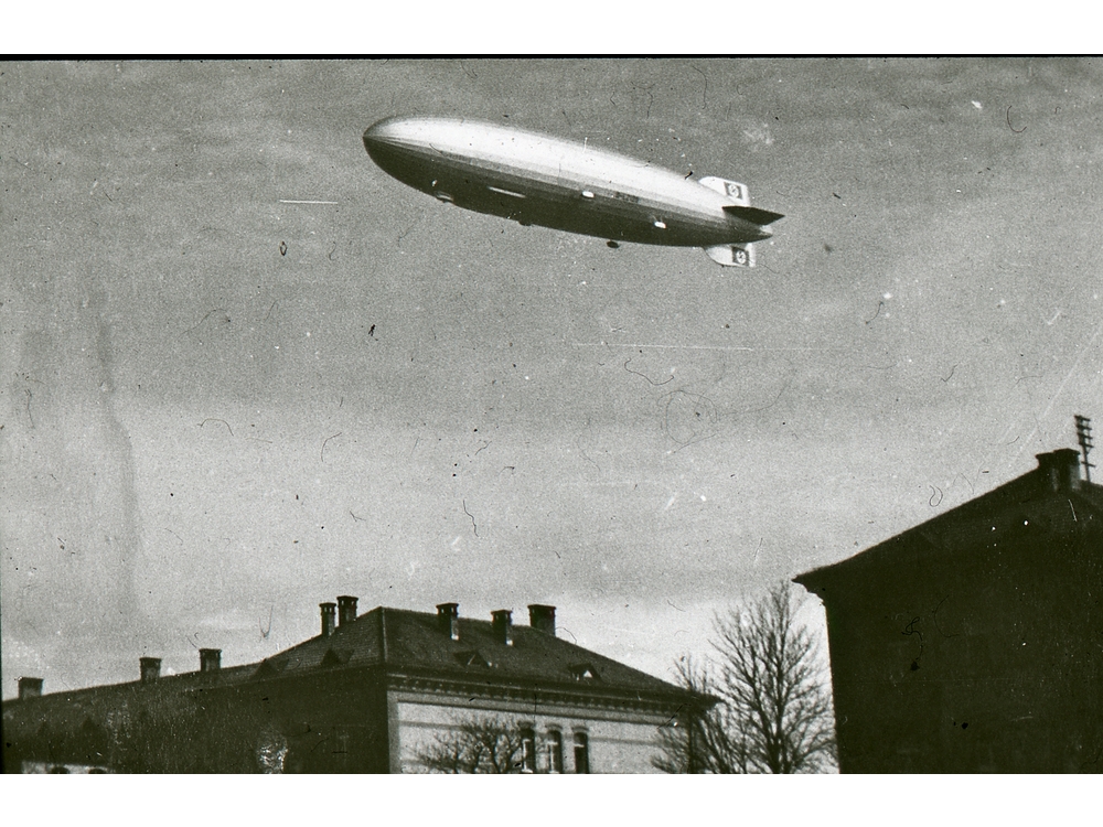 Zeppelin 1930 über Grenzach  im Anflug auf Sternenfeld
Bild12
