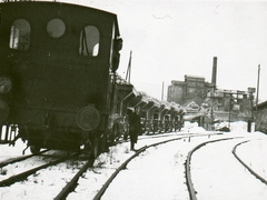Solvaybahn; rechts Lokschuppen, Georg Philipp schaut aus der Lok. Steintransport aus dem Steinbruch Wyhlen; 1930er Jahre
Bild37