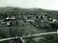 Eisenbau Eisenlager, im Vordergrund Reben, hinten Solvay; 1920er Jahre