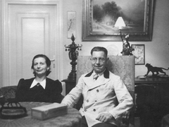 Eltern von Frau Kraft auf Besuch bei Apotheker Thorn ca 1940
ElternbeiApothekerThorn_1940