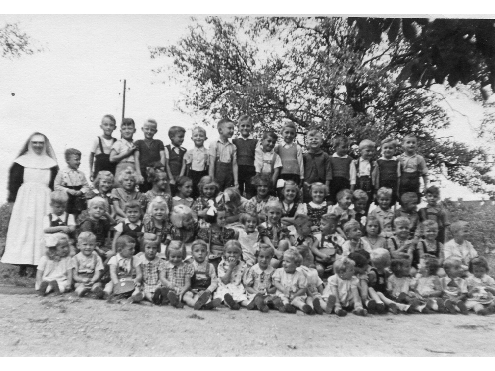Kindergartenklasse mit 4 Zwillingspaaren