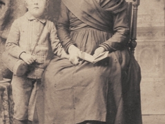 Albert Kuttler mit Grossmutter
ca 1894
Bild1 - Kopie