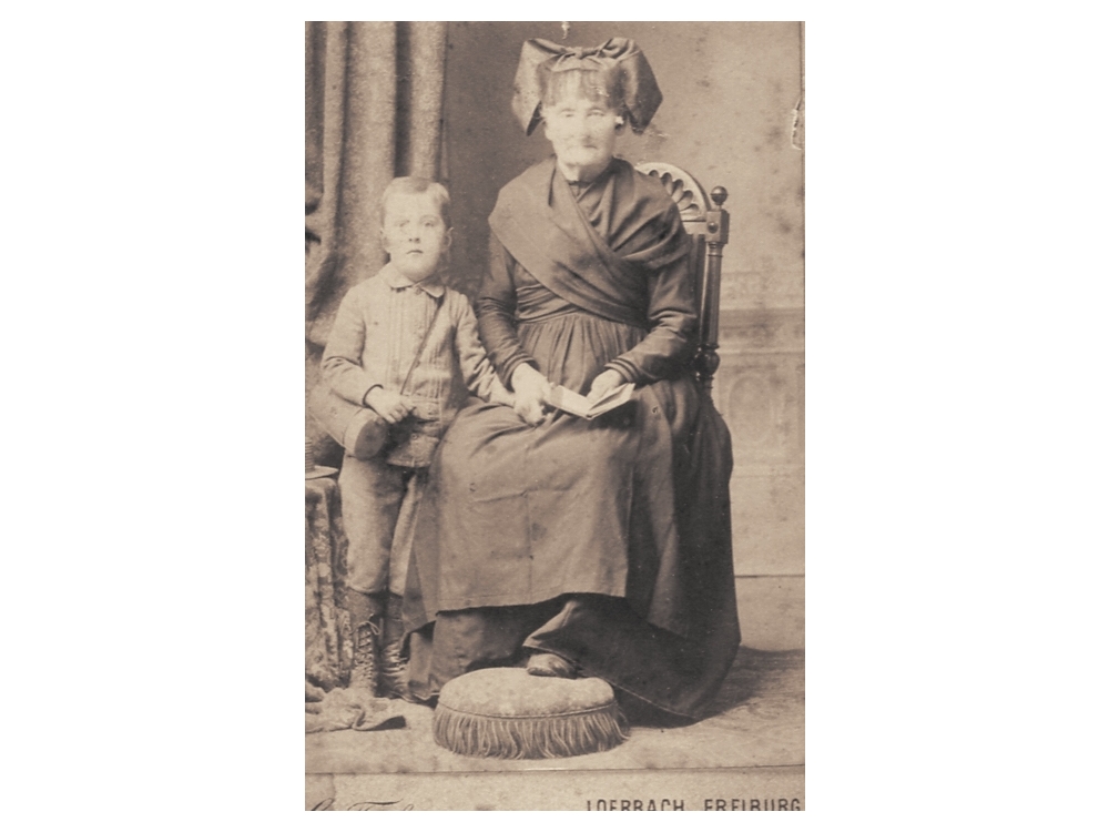 Albert Kuttler mit Grossmutter
ca 1894
Bild1 - Kopie