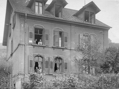 Rheinfelderstraße 24; Haus neben der noch nicht gebauten ev. Kirche, hier um 1900