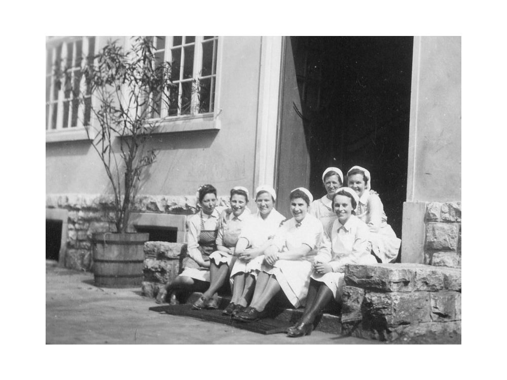 Rotkreuzhelferinnen aus Wyhlen 1943/44Zwangsverpfichtet im St. Josefshaus Herten
00060830